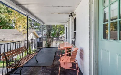 Photo 4 - Comfortable 3BR Home Near Downtown