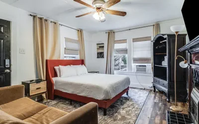 Photo 2 - Comfortable 3BR Home Near Downtown