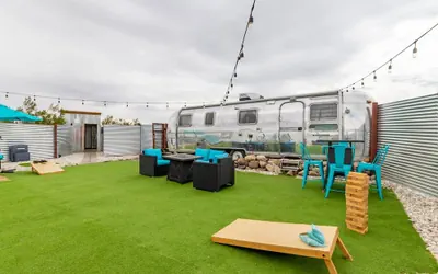 Photo 5 - Airstream Oasis in Joshua Tree w spa and Fire pit