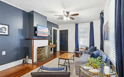 Photo 2 - Affordable Private Room Near Downtown