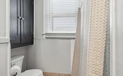 Photo 2 - Private Bedroom in 4BR Home