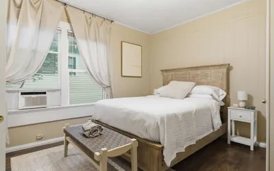 Photo 2 - Cozy 1BR Cottage w Kitchen Laundry