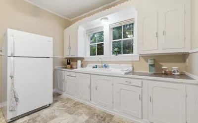 Photo 3 - Cozy 1BR Cottage w Kitchen Laundry
