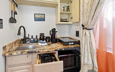 Photo 5 - Cozy 1BR Near Downtown Lafayette