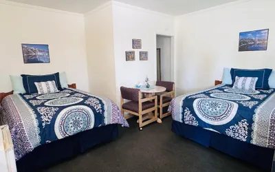 Photo 4 - GOLDEN WEST MOTEL