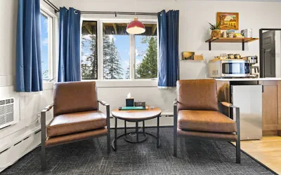 Photo 4 - The Trailside Hotel