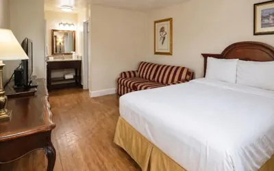 Photo 3 - Sacramento Inn and Suites