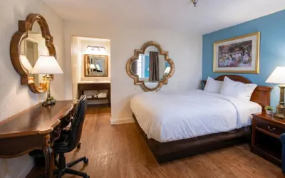 Photo 4 - Sacramento Inn and Suites