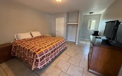 Photo 4 - Great Value Inn