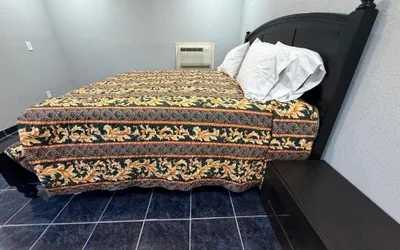 Photo 3 - Great Value Inn