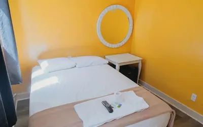 Photo 2 - Clarendon Hotel