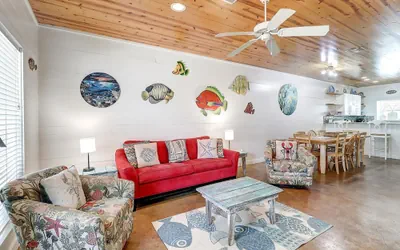 Reel Paradise Community Pool Sleeps 10