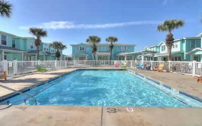 Photo 2 - Reel Paradise Community Pool Sleeps 10