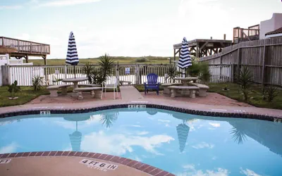 Photo 2 - Cozy Canal Retreat Pool Fishing Close to Beach