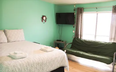Photo 3 - Cozy Canal Retreat Pool Fishing Close to Beach