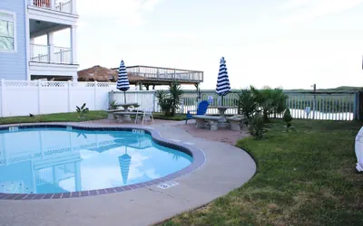 Photo 4 - Cozy Canal Retreat Pool Fishing Close to Beach