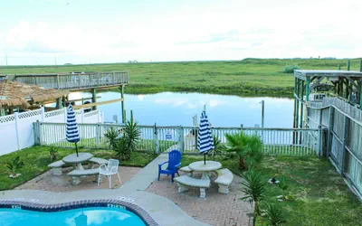 Cozy Canal Retreat Pool Fishing Close to Beach