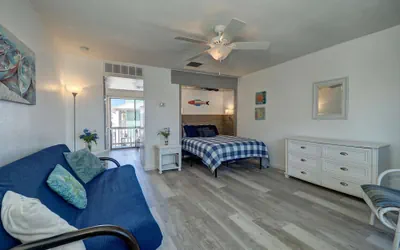 Photo 3 - Waterfront Condo 1 Block to Beach Pool Access
