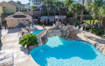 Cajun Shrimp Heated Resort Pool w Slide