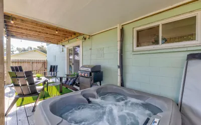 Photo 2 - Cozy Private Retreat Hot Tub BBQ Grill Yard