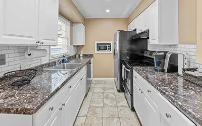 Photo 5 - Modern Memphis Retreat - Sleeps 7 - Fireplace