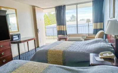 Photo 4 - Super Inn And Suites