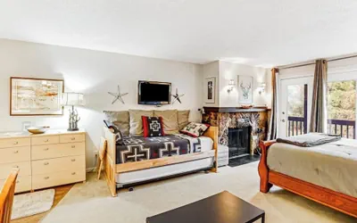 Budget-friendly Studio Near Alyeska Lifts