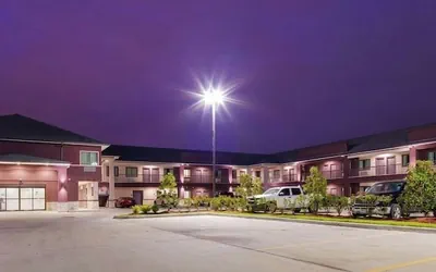 Photo 2 - Platinum Stay Inn & Suites