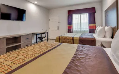 Photo 4 - Platinum Stay Inn & Suites