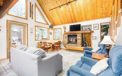 Photo 2 - Two-bedroom Plus Loft Chalet w/ Mountain Views