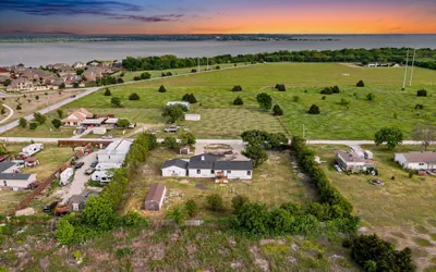 Photo 3 - Built for Crews 1-story XL Yard Ample Parking