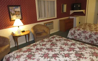 Photo 4 - Travelers Inn Motel - Eagle River Downtown