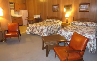Photo 3 - Travelers Inn Motel - Eagle River Downtown