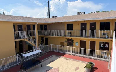 Photo 5 - LISA MOTEL