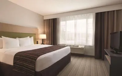 Photo 4 - The Great North Inn & Suites