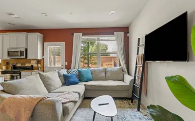 Photo 2 - 3BR 12 Mins to Kalahari BBQ Private Patio
