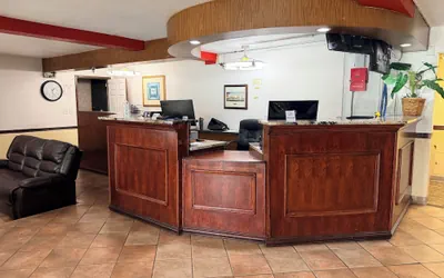 Photo 3 - roseville budget inn