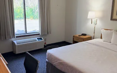 Photo 2 - roseville budget inn