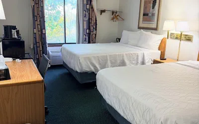 Photo 5 - roseville budget inn