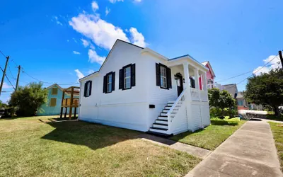 Cotton Cottage - Cozy Galveston Getaway