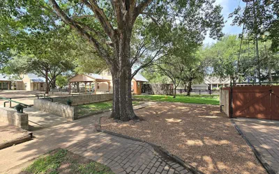 Photo 4 - Felson Gruene Cottages