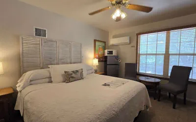Photo 3 - Thyme Gruene Cottages Studio