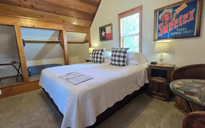 Photo 3 - Bluebonnet Guestroom - Gruene Cottages