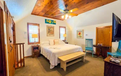 Photo 2 - Sunflower Guestroom With Pool