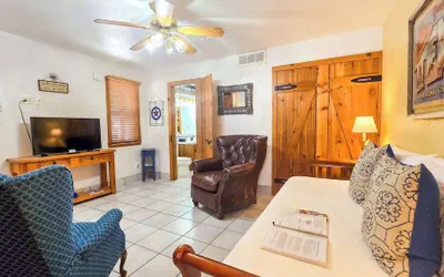 Photo 5 - Shiner Suite Gruene Cottages