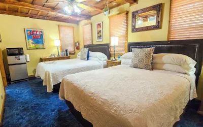 Photo 3 - Shiner Suite Gruene Cottages