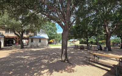 Photo 4 - Marfa Gruene Cottages Studio
