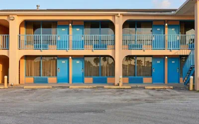 EXECUTIVE INN & SUITES  US 59