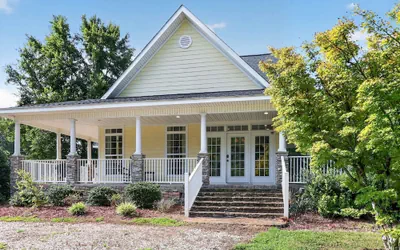 Cozy Hunter s Retreat Wraparound Porch Fireplace