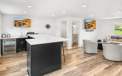 Photo 3 - Prime Spot Fully Renovated Near Lambeau Titletown